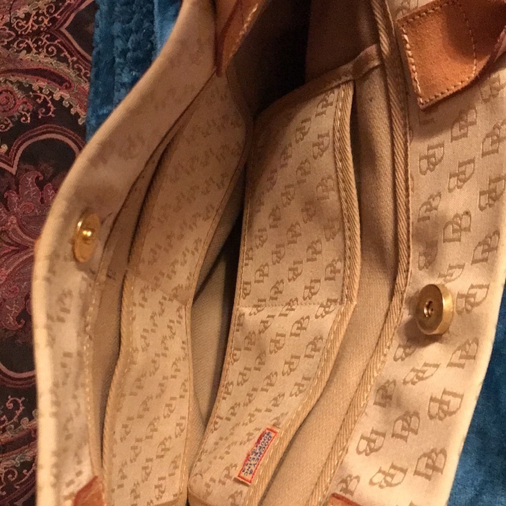 - Very nice Dooney and Bourke Tote! - Picture 6 of 13